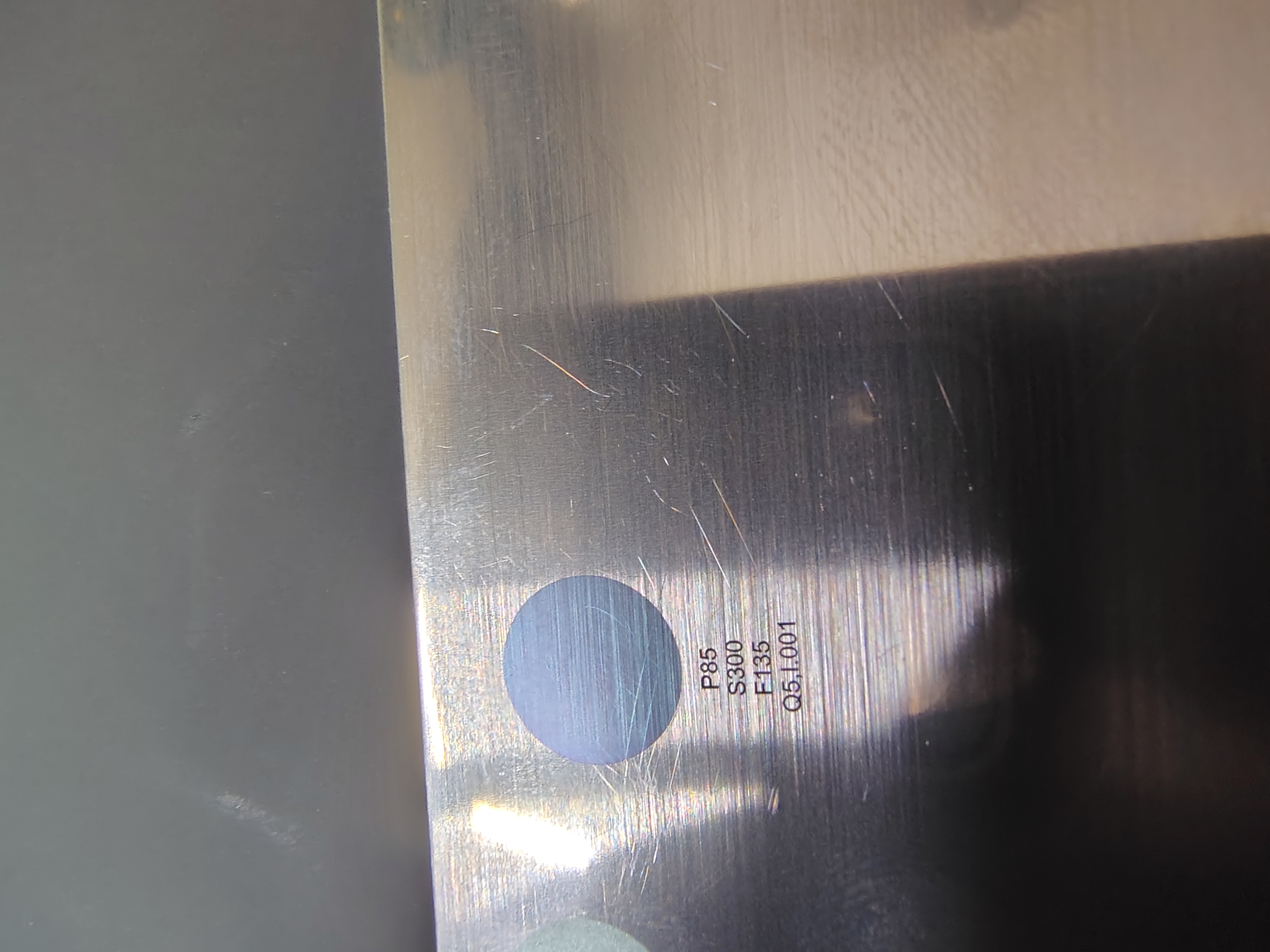 Beispielbild · Blau auf Edelstahl 304 · Laser: JPT MOPA E M7 · Linse: 175 · Eintrag #79 · Bild 1 von 1